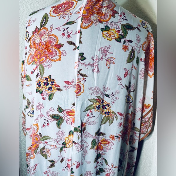 $50 EUC One size Plus fits 1x-6x
Lane Bryant Maxi Chiffon Overpiece - Picture 8 of 11